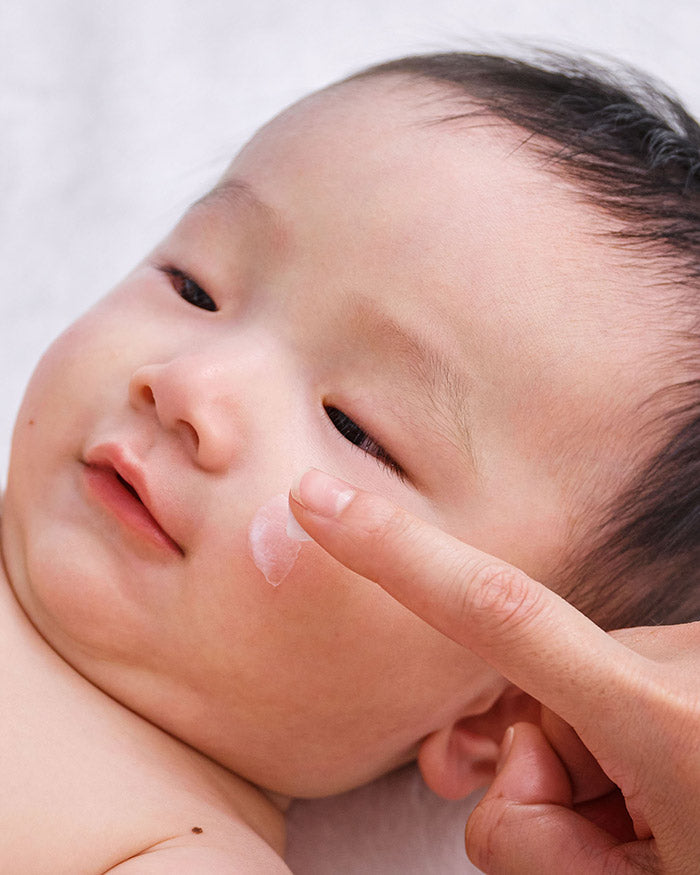 https://www.cerave.com/-/media/project/loreal/brand-sites/cerave/americas/us/products/baby-wash--shampoo/new-images/700x875/duan_shawn_moisturing_270_em3-700x875.jpg