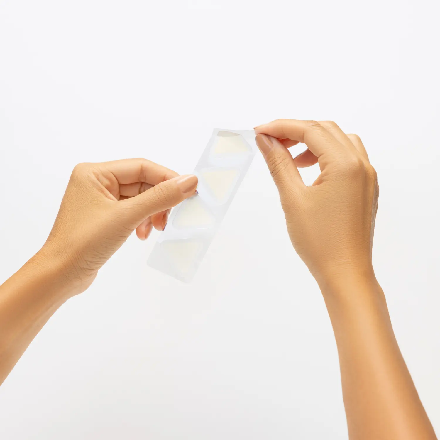 https://panoxyl.com/wp-content/uploads/2023/11/Hands-Open-PanOxyl-Aftercare-Brightening-Patches.webp