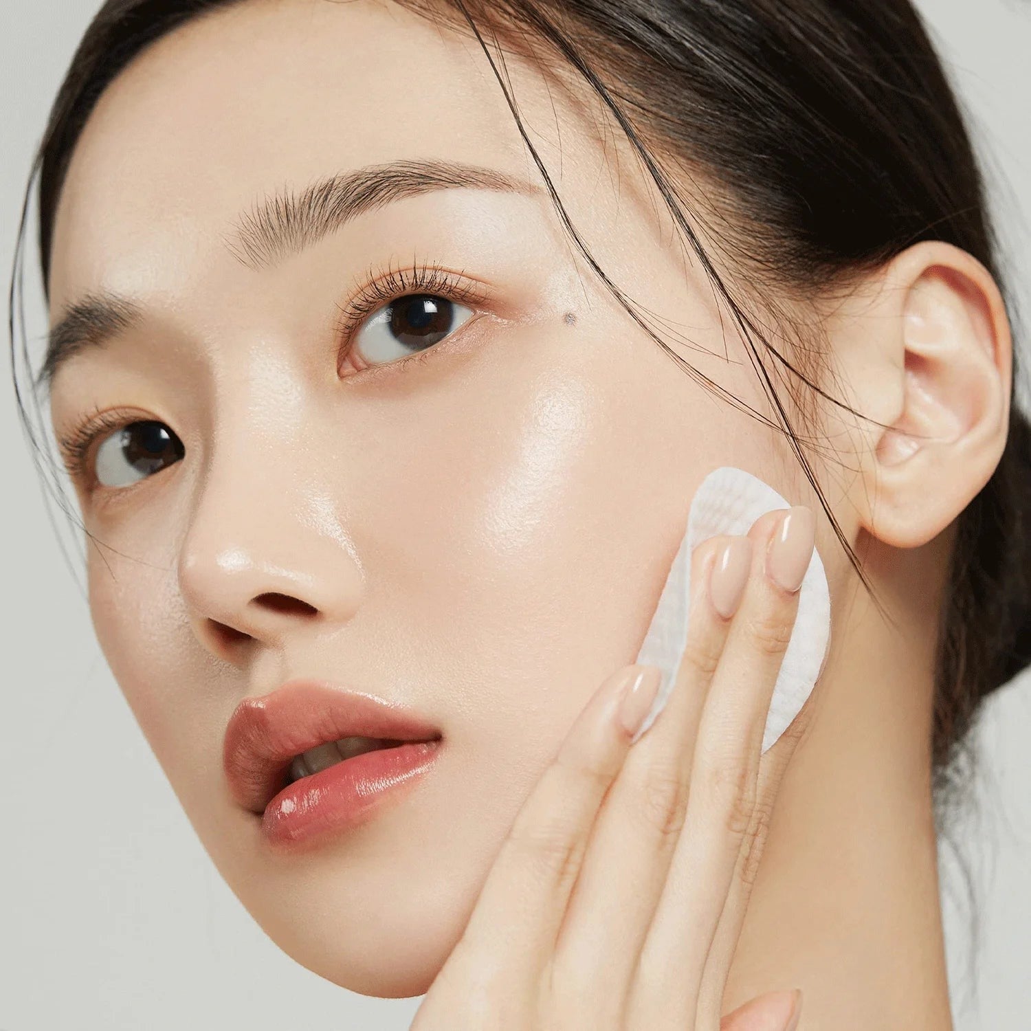 https://cdn.shopify.com/s/files/1/0681/2296/8306/files/Medicube-Zero-Pore-Pad-2.0--Kbea.jpg?v=1774641928