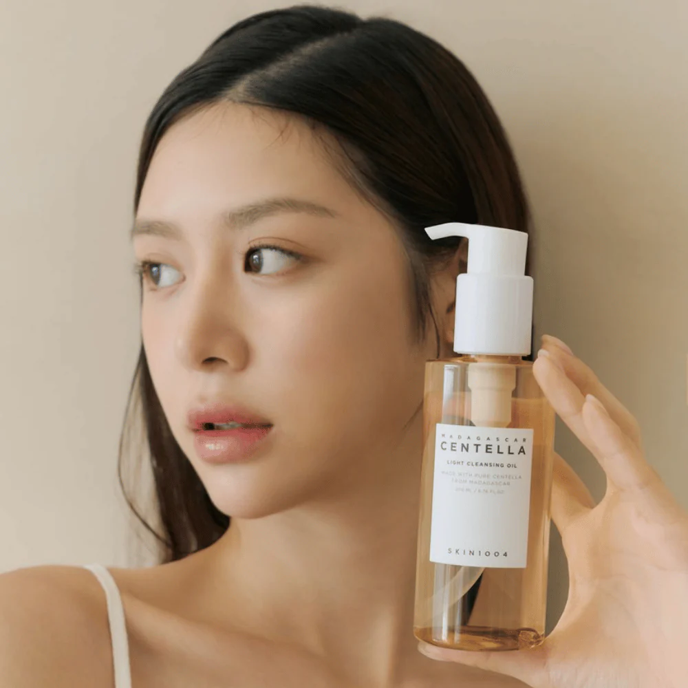 https://cdn.shopify.com/s/files/1/0681/2296/8306/files/SKIN1004_-_Madagascar_Centella_Light_Cleansing_Oil.png?v=1776028111
